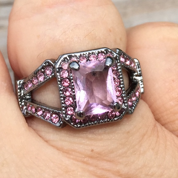 Pink CZ large halo black gold filled fashion ring - Picture 4 of 8